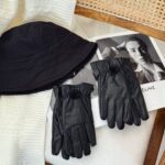 دستکش چرم پوم دار