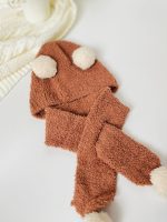 کلاه و شالگردن بوکله دکمه ای بچگانه - Image 9