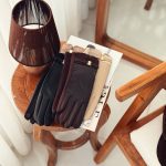 دستکش چرم و جیر سگک دار زنانه