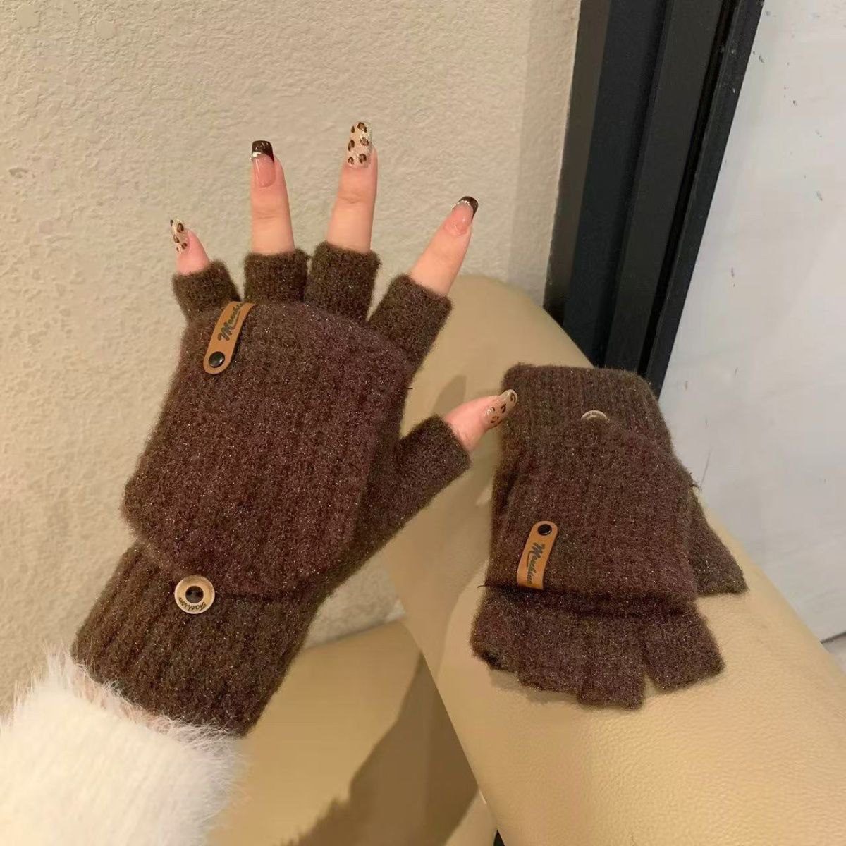 IMG_5025 دستکش موهر کلاهک دار machin - Image 2