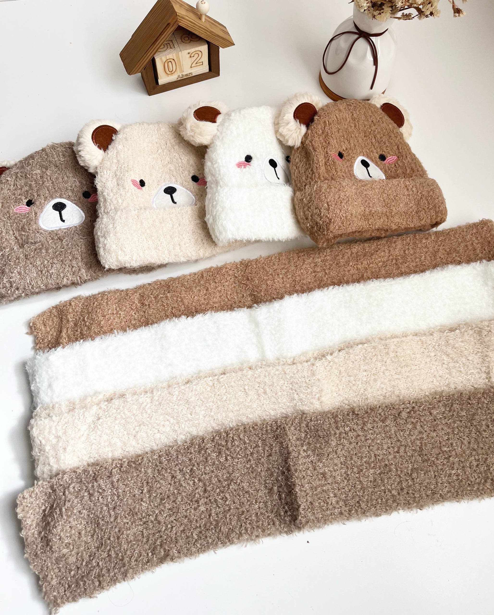 IMG_6020 کلاه و شالگردن بلند موهر بچگانه - Image 1