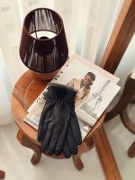 دستکش زنانه چرم پوم دار - Image 3