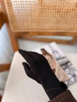 دستکش ساتنی پوم دار - Image 5